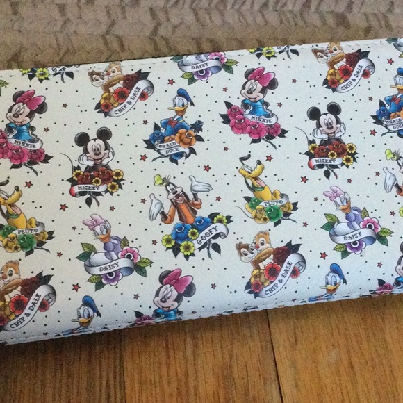 Loungefly sensational 6 wallet - Picture 2 of 12